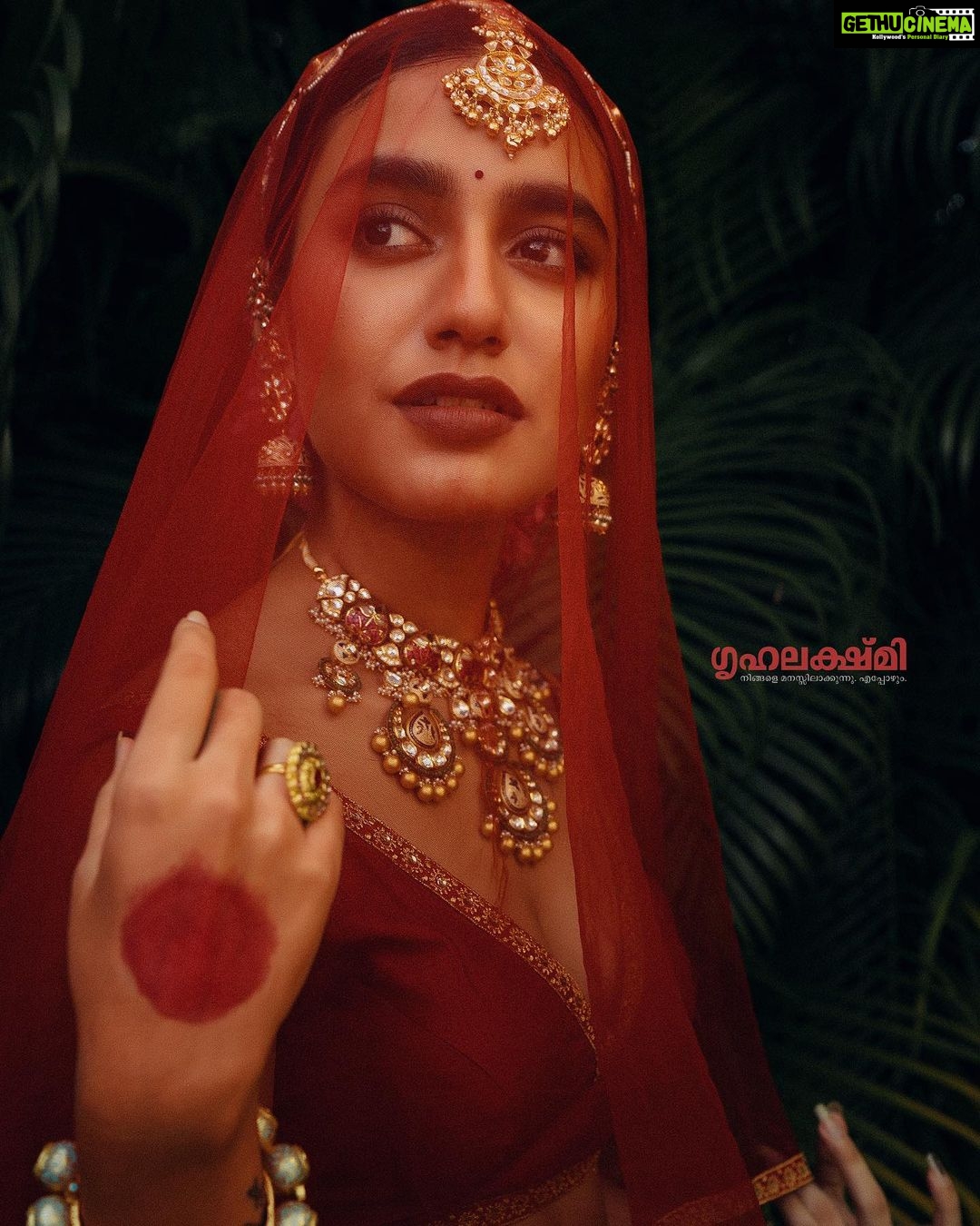 Priya Varrier Instagram - इश् !!!🥀