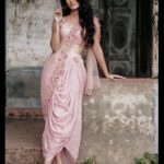 Priya Varrier Instagram - Dhagala lagali kala Paani themb themb gala🌸 Outfit: @maria.tiya.maria Styling: @joe_elize_joy MUAH: @tonythemakeupartist Pc: @jiksonphotography