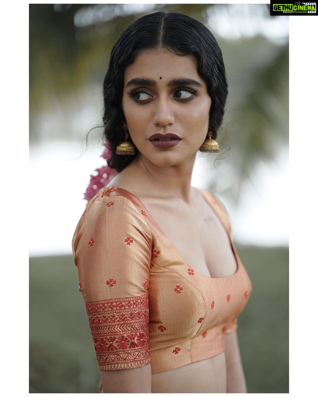 Priya Varrier - 622.3K Likes - 🍂
Stylist : @asaniya_nazrin
Photography : @jeesjohnphotography
MUAH : @samson_lei
Outfit : @poornimaindrajith
Jewellery : @francisalukkas
Location : @kondai_lip_resort
Costume assistant : @ashwathy_sethunath