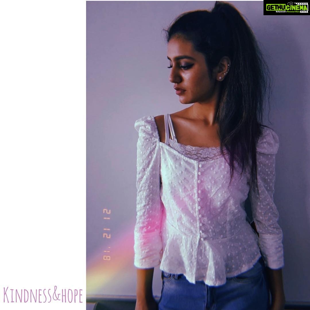 Priya Varrier - 514.3K Likes - Hey 2019!🌈