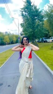 Priya Varrier Instagram - Any excuse to bust out the Malayali in me💃🏻
#nammastories @netflix_in