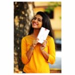 Priya Varrier Instagram - Look what I've got,the awesome new #Oneplus6 that launched today! Head to @oneplus_india Instagram stories now!And here's an added treat- you can win this smartphone by following @oneplus_india now (T&C apply). Winners will be announced on 1st June.