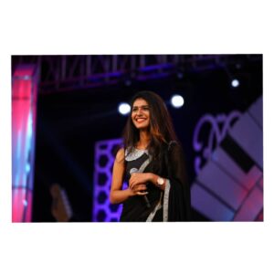 Priya Varrier Instagram - If women are gifts,saree is the most beautiful gift wrap 🖤
Wearing: @kizmath_by_sidra_kadeeja