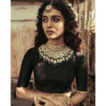 Priya Varrier Instagram - Perfecting the Modern Maharani look with @ttdevassy jewellery✨ What a joyous treat it is to don these exquisite masterpieces from TT Devassy Jewellery house in Kunnamkulam from their newly launched 'Signature' premium collection! It was a feeling nothing short of being a Mughal princess in all her resplendent glory..... #myTTDstory #ttdevassy #kunnamkulam #ttdevassyjewellery Agency: @cross_post_network Stylist : @asaniya_nazrin Outfit : @dhaga_ki_kahani Photographer : @vaffara_ Makeup and Hair : @samson_lei