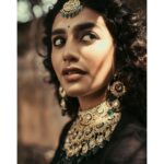 Priya Varrier Instagram - Immersed in 22ct @ttdevassy jewellery Being a native of Thrissur, I have heard about the 80 years of legacy TT Devassy Jewellery holds and their Kunnamkulam store being a must visit store for gold, diamond and platinum kept on fascinating and luring me. Now with the newly launched ‘Signature’ collection at their Kunnamkulam store @ttdevassy, a treasure trove of fine jewellery reinterpreted in a timeless vision, I couldn’t resist trying them. They looked regal and reminded me of splendour of Indian Traditions. There’s no doubt in how much I love the mix of modern and traditional elements. #myTTDstory #ttdevassy #kunnamkulam #ttdevassyjewellery Agency: @cross_post_network Stylist : @asaniya_nazrin Outfit : @dhaga_ki_kahani Photographer : @vaffara_ Makeup and Hair : @samson_lei