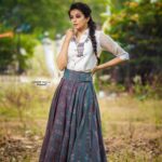 Priyamani Instagram – Thank you my louuuuu @mehekshetty for styling me so well in this gorgeous shirt and skirt by @feathersbtq ❤️❤️!! These gorgeous pictures courtesy my fav @sandeepgudalaphotography ❤️❤️ thank you my darling @makeupby_yadhu for making me look good ..❤️❤️❤️❤️❤️❤️ and @shobhahawale for the amazing hairstyle ❤️..personal assistant @kakarla.p .. #dhee13kingsvsqueens #lovemyjob #etv #dontmissit #