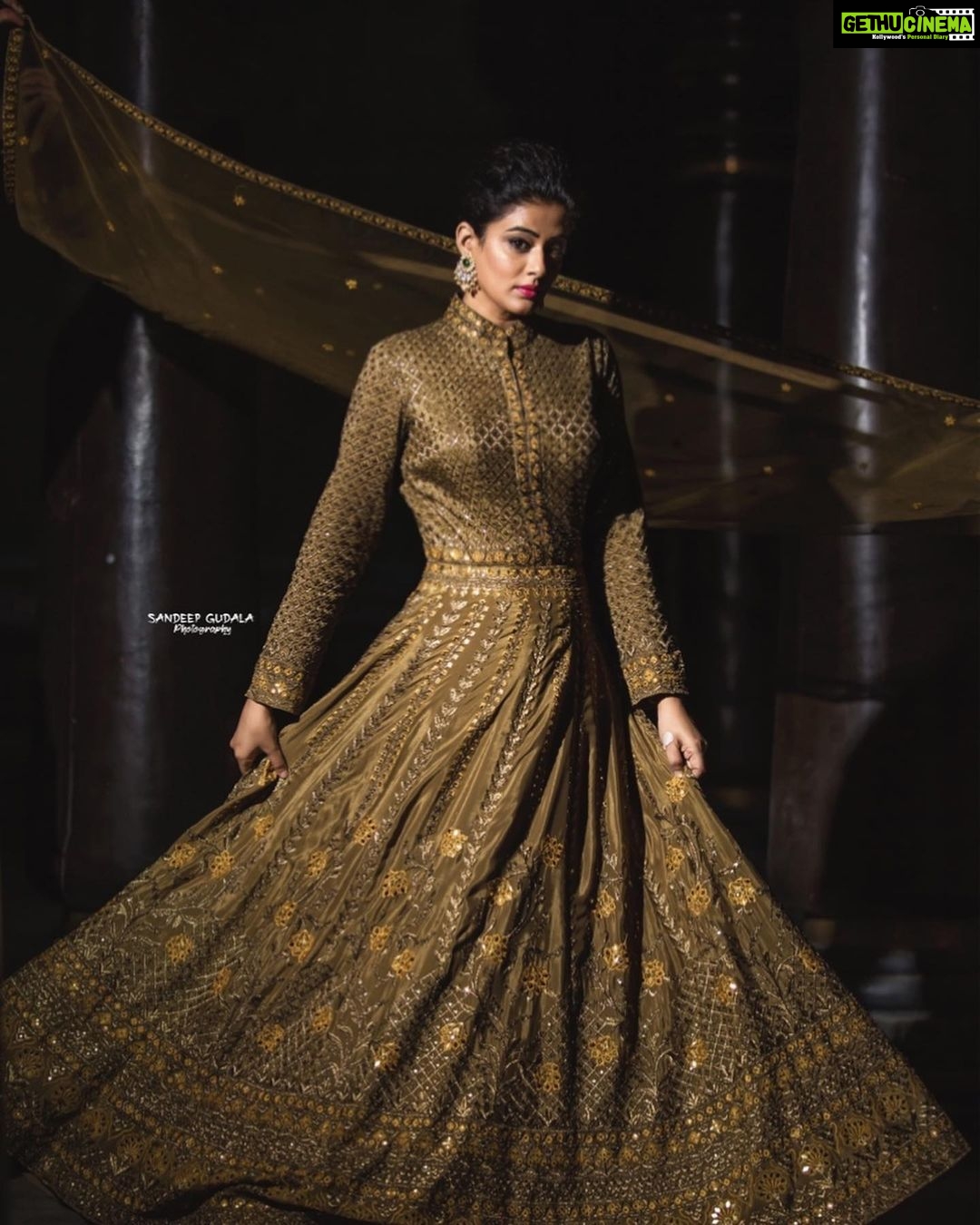 Priyamani Instagram - Thank you my louuuuu @mehekshetty for styling me so well in this gorgeous dress by @studioamas and managed by @prbrandstand ❤️❤️..earrings courtesy my favourite @bandhanemporio ❤️..pictures courtesy my favourite @sandeepgudalaphotography ❤️..makeup by @maheshdoiphode91 and hairstyle by my favourite @shobhahawale ❤️❤️.. assisted by @sai_siddhu022 !! #dheechampions🔥 #dontmissthefinaletonight #etv #cantwait #