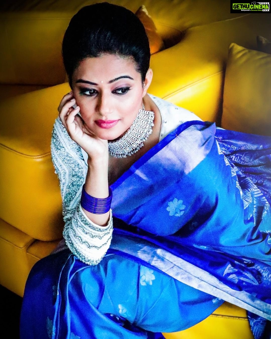 Priyamani Instagram - Happy Deepavali one and all!!!May the beauty of Deepavali fill your home with happiness, and may the coming year provide you with everything that brings you joy! 🎆🎉🎊Makeup by @maheshdoiphode91 and hairstyle by my favourite @shobhahawale ❤️❤️..personal assistant @kakarla.p .. Styled by @impriyankasahajananda Saree @brandmandir Blouse @r.for.rupamani Jewlry @kushalsfashionjewellery Photography @crafty_chandu