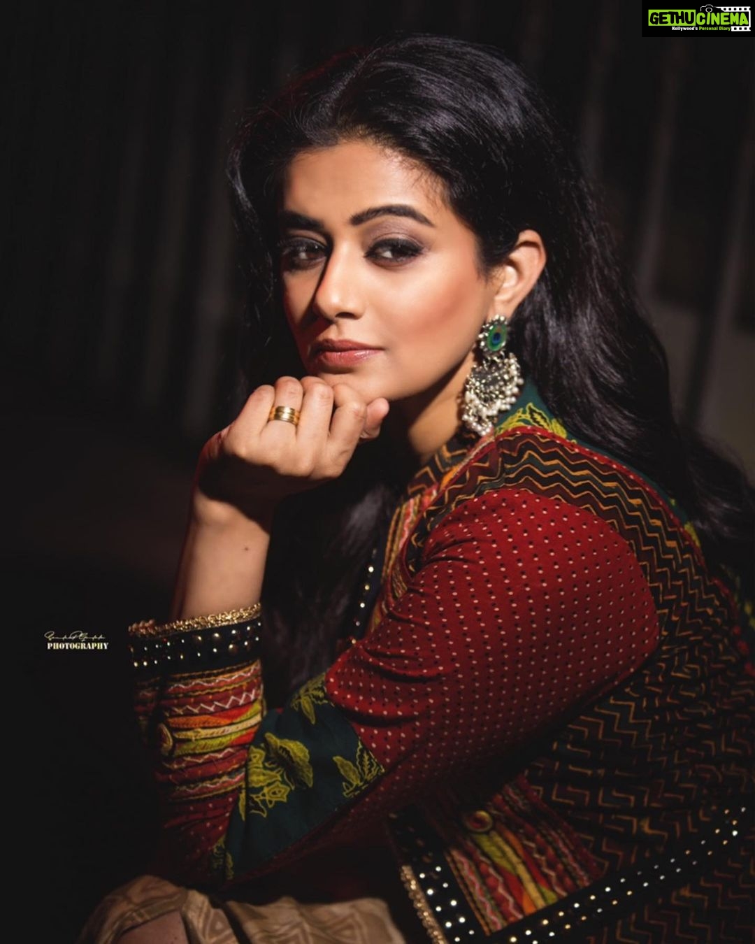 Priyamani Instagram - Thank you my louuuuu @mehekshetty for styling me so well in this beautiful bohemian rhapsody by @label_anisha_borkar ❤️❤️!! These gorgeous earrings by yet another favourite @bandhanemporio ❤️❤️..Boots by @trufflecollectionindia ...Pictures courtesy my favourite @sandeepgudalaphotography ❤️ makeup and hairstyle by my favourites @pradeep_makeup and @shobhahawale ❤️❤️..personal assistants @kakarla.p and @sai_siddhu022 .. #dheechampions #etv #dontmissout‼️ #loveit #quaterfinals