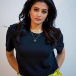 Priyamani Instagram – Strength doesn’t come from what you can do …it comes from overcoming the things you once thought you couldn’t…❤️❤️❤️❤️

Top… @zara 
Jeans … @urbanic_in 
Stylist.. @mehekshetty ❤️❤️❤️❤️🙏🏻🙏🏻🙏🏻
Pictures … @ravi_cross_clickx  @v_capturesphotography 
MUH … @pradeep_makeup  @shobhahawale 
Personal assistant… @kakarla.p 
#etv #dheekingsvsqueens #semifinal #dontmissit