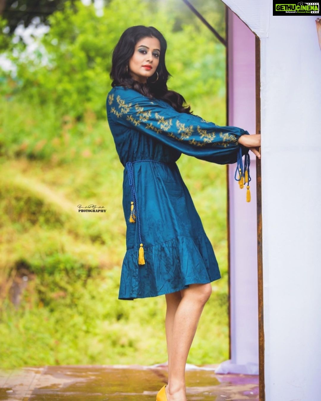 Priyamani Instagram - Thank you my louuuuuu @mehekshetty for styling me so well in this gorgeous teal dress by @nykaafashion ❤️❤️❤️!! Pictures courtesy my absolute favourite @sandeepgudalaphotography ❤️❤️.. makeup and hairstyle by my favourites @pradeep_makeup and @shobhahawale 🤗❤️..assisted by @kakarla.p .. #dheechampions #quaterfinals #dontmissout‼️ #lovemyjob