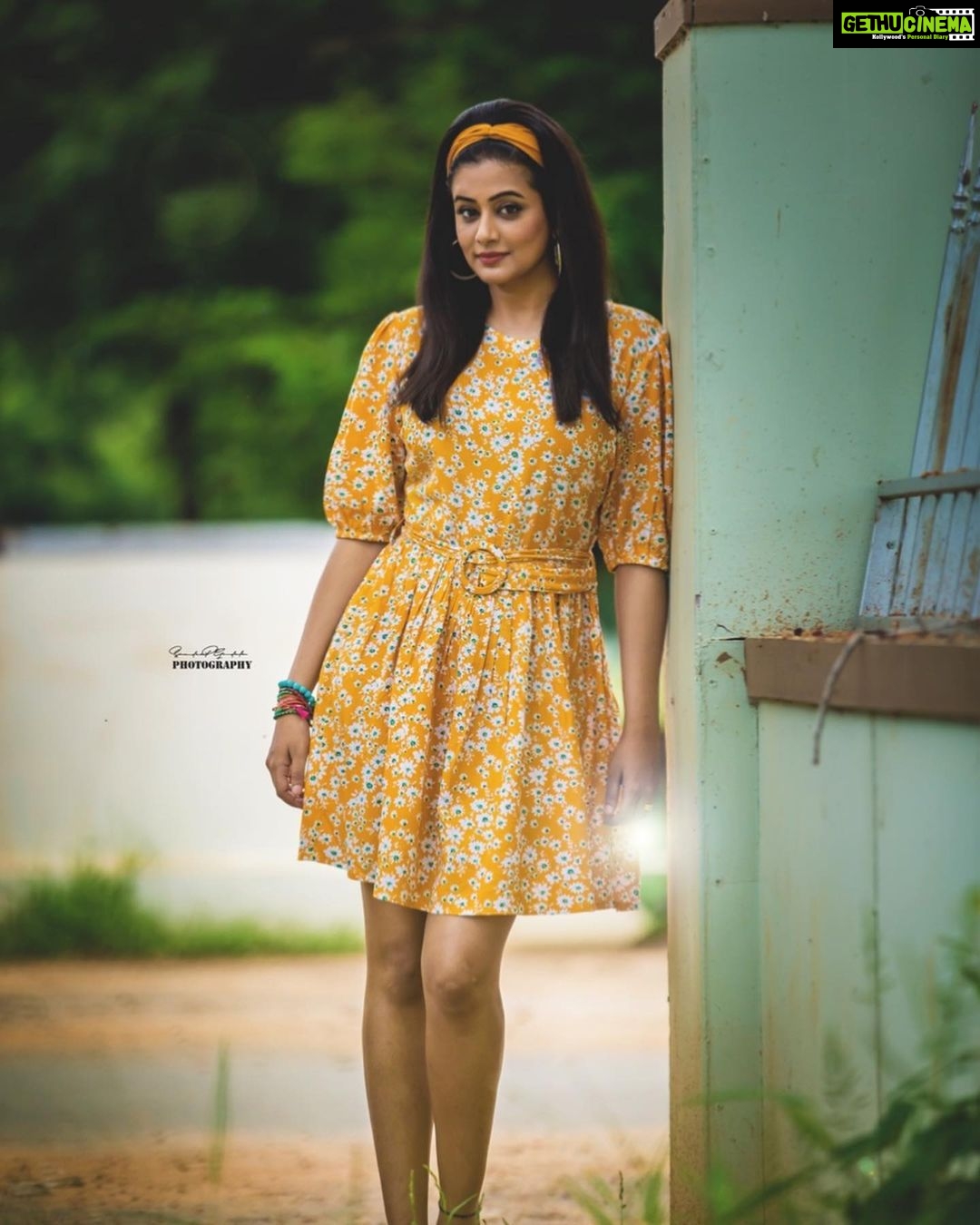 Priyamani Instagram - All hail my louuuuuu @mehekshetty for styling me so well in this cute dress by @prose.stories ❤️❤️..thank you @thehairtieco for the super cute hairband❤️❤️..pictures courtesy my fav @sandeepgudalaphotography ❤️.. makeup and hairstyle by my favourites @pradeep_makeup and @shobhahawale ..assisted by @kakarla.p !! #dheechampions #etv #dontmissthis #superfunepisode #lovemyjob #