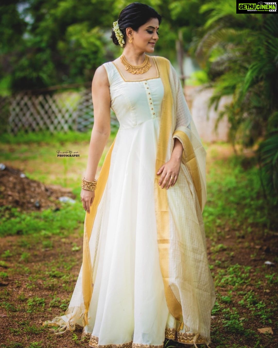 Priyamani Instagram - All hail my LOUUUUUU @mehekshetty for styling me sooooo beautifully I’m this gorgeous anarkali by @laagire ❤️❤️ these gorgeous jewellery courtesy my favourite @bandhanemporio ❤️...these beautiful pictures courtesy one of my favourite @sandeepgudalaphotography ❤️❤️❤️❤️...makeup and hairstyle by my favourites @pradeep_makeup and @shobhahawale ❤️❤️..assisted by @kakarla.p ..#dheechampions #etv #dontmissout #