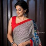 Priyamani Instagram - The perfect matching accessory for a saree is not jewellery.... but your SMILE... 😊😊..All hail my louuuuuu @mehekshetty for styling me so well in this gorgeous saree by @sareebari ..thank you my dearest @shamnakasim for the gorgeous earrings...❤️❤️❤️ pictures courtesy @futureframesphotography !! Makeup and hairstyle by my favourites @pradeep_makeup and @shobhahawale ❤️❤️❤️ ..assisted by @kakarla.p ... #dheechampions #dontmissout #