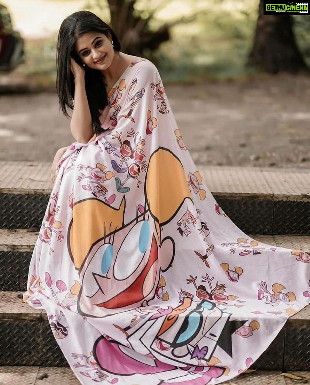 Priyamani Instagram - One of my favourite pics taken by the very talented @hari_krishnan6669 during the shoot of #keraladanceleague !! Thank you to my all time fav @renjurenjimar and @sudhiar991 for making me look this good always!! @aanunobby you are a life saver!!❤️❤️❤️ thank you @quancious for your super cute dexter and Dee Dee collection!! And my cutie @incharaa_suresh for giving me this saree!!!
