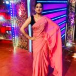 Priyamani Instagram - Thank you @aanunobby for this gorgeous saree!! ❤️❤️ @jaan_moni_das my darling I love you!! Thank you for making me look good always ❤️!! #asianetcomedystarseason2 #lovemyjob #