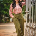 Priyamani Instagram - Thank you my louuuuuuuuuu @mehekshetty for styling me so well in this pant and shirt by @veromodaindia !!! Pictures courtesy my favourite @sandeepgudalaphotography ❤️.. Makeup and hairstyle by my favourites @pradeep_makeup and @shobhahawale !! ❤️❤️ #dheechampions #etv #lovewhatido #dontmissit #funnyepisode