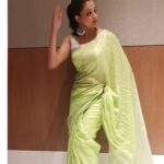 Priyamani Instagram - All hail my louuuuu @mehekshetty for styling me so well in this gorgeous lime saree by @sareebari !! Assistant stylist @thefashionliciouss !! These gorgeous earrings by @aratrika.jewellery !! Makeup and hairstyle by my favourites @pradeep_makeup and @shobhahawale !! @familymanamazon !! #promotions #delhieditionofpromotions #sareelove #poser😎