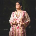 Priyamani Instagram - My louuuuuu @mehekshetty is the bestest❤️❤️ thank you for styling me so well in this peach floral cape lehenga by @thesource_buyorborrow !! Jewellery courtesy my favourite @bandhanemporio !! Pictures courtesy another favourite @sandeepgudalaphotography ❤️❤️!!makeup and hairstyle by my favourites @pradeep_makeup and @shobhahawale !! #dheejodi #grandfinale #dontmisstodaysepisode #nailbiting #