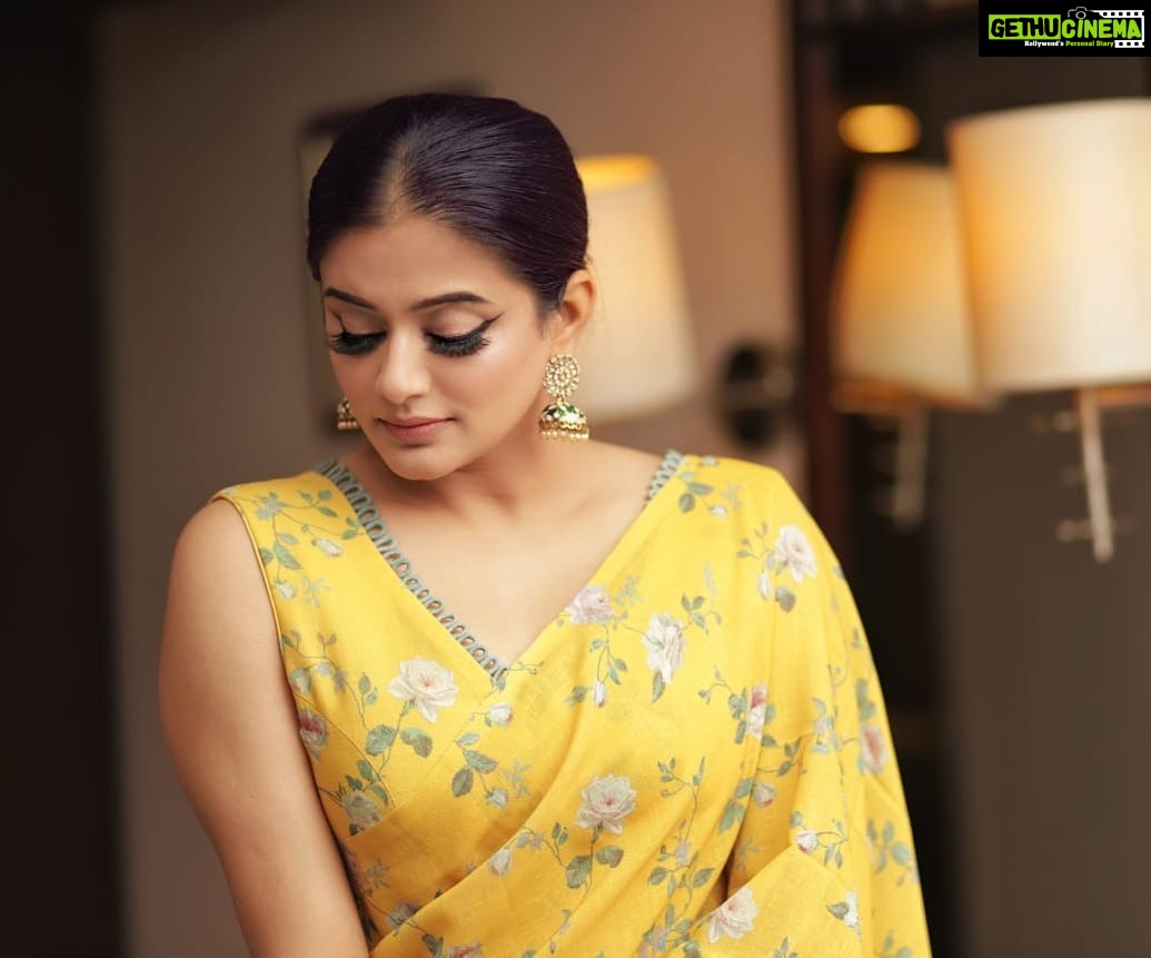Priyamani Instagram - It’s all in the eye......liner ❤️❤️ @makeupby_yadhu @incharaa_suresh @niharikavivek @amith.shankar