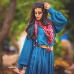 Priyamani Instagram - I’m blue da ba dee da ba daaaaaa.....(hope that’s the right spelling) ...🤣🤣 thank you my louuuu @mehekshetty for styling me so well in this gorgeous Teal color high low dress with belt n printed scarf by @labelritukumar !! Pictures courtesy one of my favourites @sandeepgudalaphotography !! Makeup and hairstyle by my favourites @pradeep_makeup @shobhahawale !!❤️❤️ #dheejodi #semifinals #crucialcatch #dontmisstodaysepisode #etv #