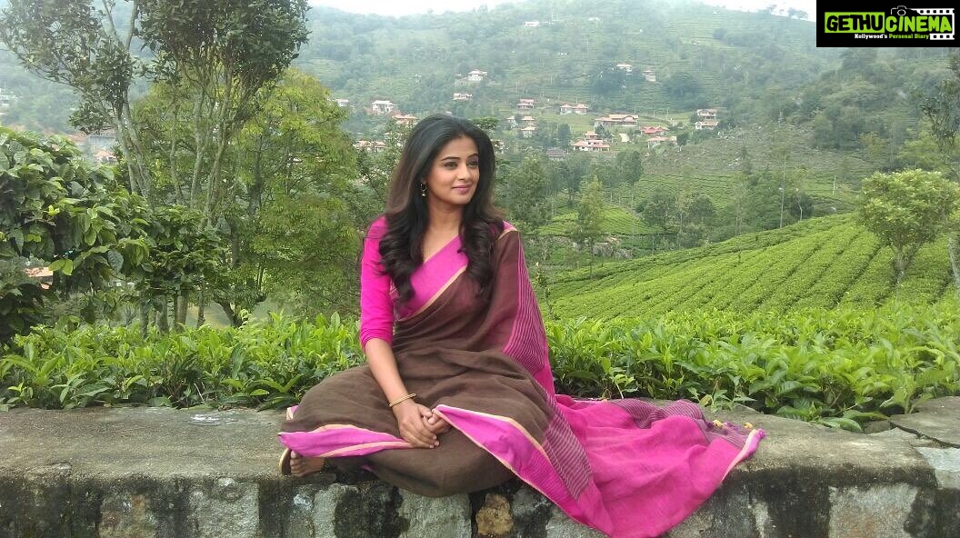Priyamani Instagram - Throwback to one of my fav pics /fav looks !! @preetis25 remember this one?? @shobhahawale @maheshdoiphode91 #coonoordiaries #favlook #throwbackthursday #