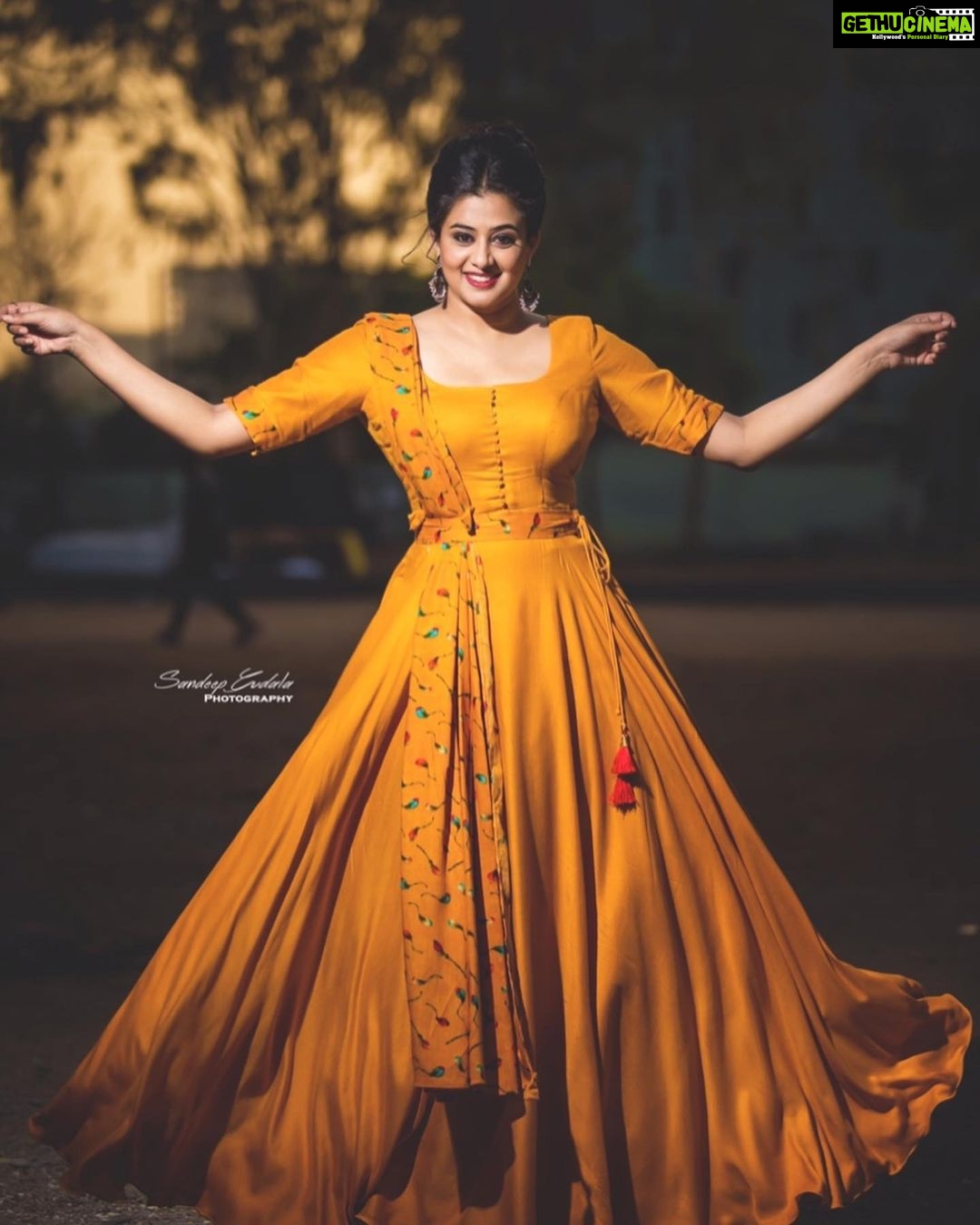 Priyamani Instagram - Thank you my bestest louuuu @mehekshetty for styling me in this gorgeous dress by @sew_in_styles_ !! Pictures courtesy the multi talented @sandeepgudalaphotography !!❤️❤️ makeup and hair by my favourites @pradeep_makeup and @shobhahawale ❤️❤️ #dheejodi #etv #dontmisstodaysepisode #hilarious