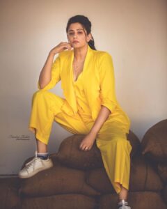 Priyamani Instagram - When life hands you lemons.... make grape juice out of it...and then sit back and watch the world wonder how you did it !!! Thank you my louuuuu @mehekshetty for making sure that I can carry off this colour well and styling me so well in this pant suit by @shopclosetdrama ❤️❤️!! Pictures courtesy my dearest @sandeepgudalaphotography !! Makeup and hairstyle by my personal favourites @pradeep_makeup and @shobhahawale !! #backondheejodi #dontmisstodaysepisode #etv #superfunepisode #