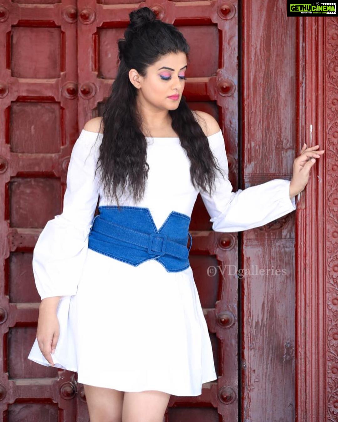 Priyamani Instagram - Wearing this super cute off shoulder dress by @luluandskyofficial !! Styled by my louuuuu @mehekshetty !! Pictures courtesy @vd_galleries !! Makeup by @maheshdoiphode91 and hairstyle by @shobhahawale !!❤️❤️ #summerfeels #whitedress #etv #dheejodi #