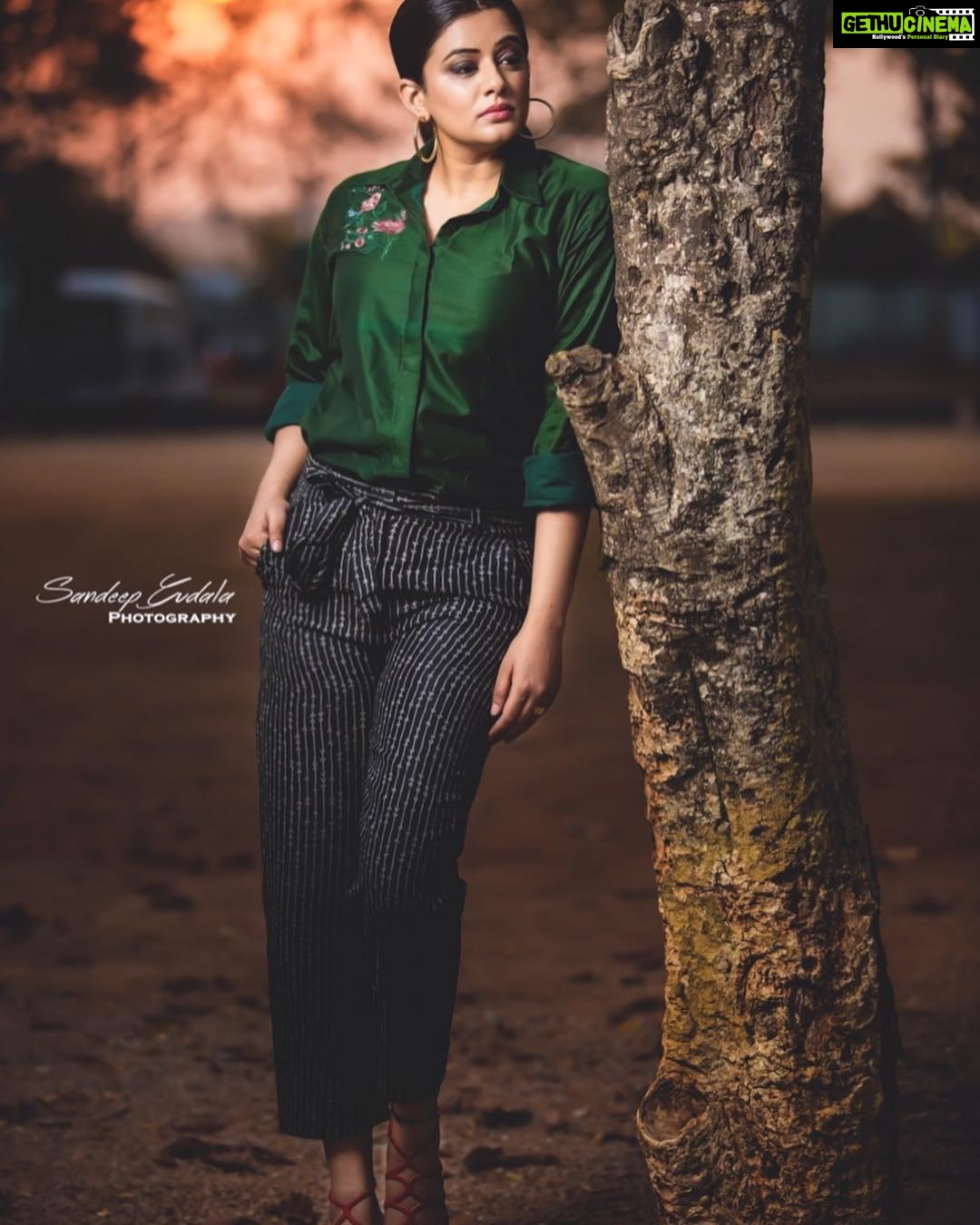 Priyamani Instagram - What would I do without you my louuu @mehekshetty ❤️❤️ you are the bestestest❤️ thank you for styling me so classily in this shirt and pant by @aurastudioindia !! Pictures courtesy my favourite @sandeepgudalaphotography !! Makeup by @maheshdoiphode91 and hairstyle by @shobhahawale ❤️❤️!! #gogreen💚 #dheejodi #etv #funepisode #dontmissit #