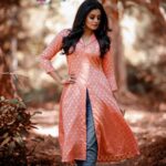 Priyamani Instagram - Wearing this gorgeous Pastel Banarasi silk jacket style top with an indowestern twist of Denim by @aanunobby ❤️❤️ these beautiful pics by @hari_krishnan_fashion_ ❤️❤️!! Makeup by @renjurenjimar and hairstyle by @shobhahawale !! @zeekeralam #dancekeraladance #dontmissit #todayandtomorrow #