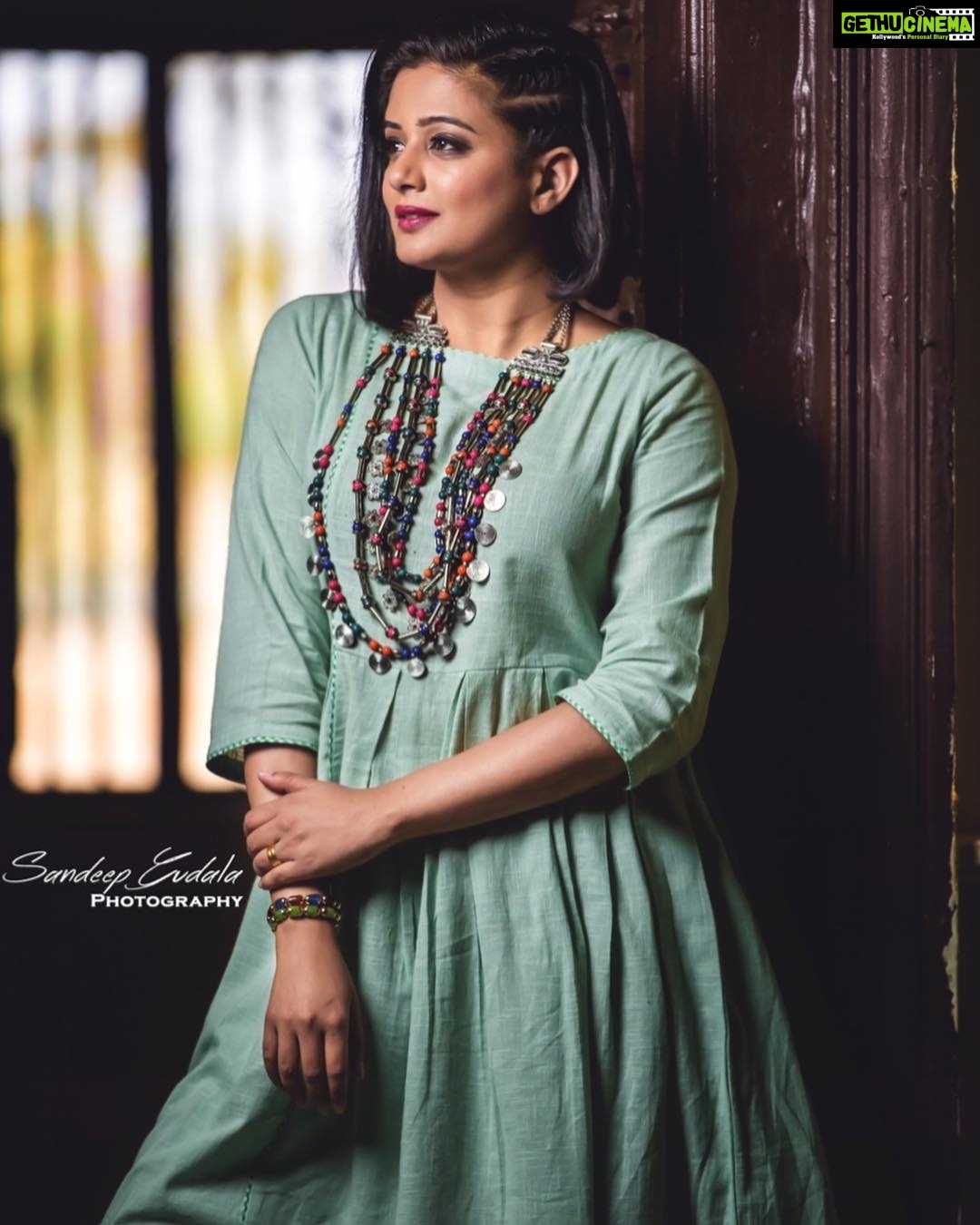 Priyamani Instagram - Thank you my one and only louuuu @mehekshetty for styling me so well in this gorgeous ensemble by @omaanajaipur ❤️.. pictures courtesy by the multi talented @sandeepgudalaphotography !! Makeup and hairstyle by my favourites @pradeep_makeup and @shobhahawale ❤️ .. #dheejodi #dontmissthis #superfunepisode #etv #lovewhatido #