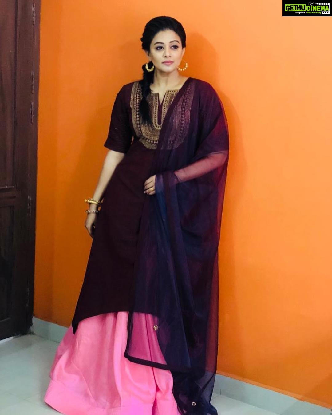 Priyamani Instagram - Wearing this beautiful top and skirt with a dupatta by @aanunobby !! Makeup and hairstyle by @sebastian.miranda.3998 and @vijilmakeupartist ❤️ .. #dancekeraladance #zeekeralam #dontmissit #