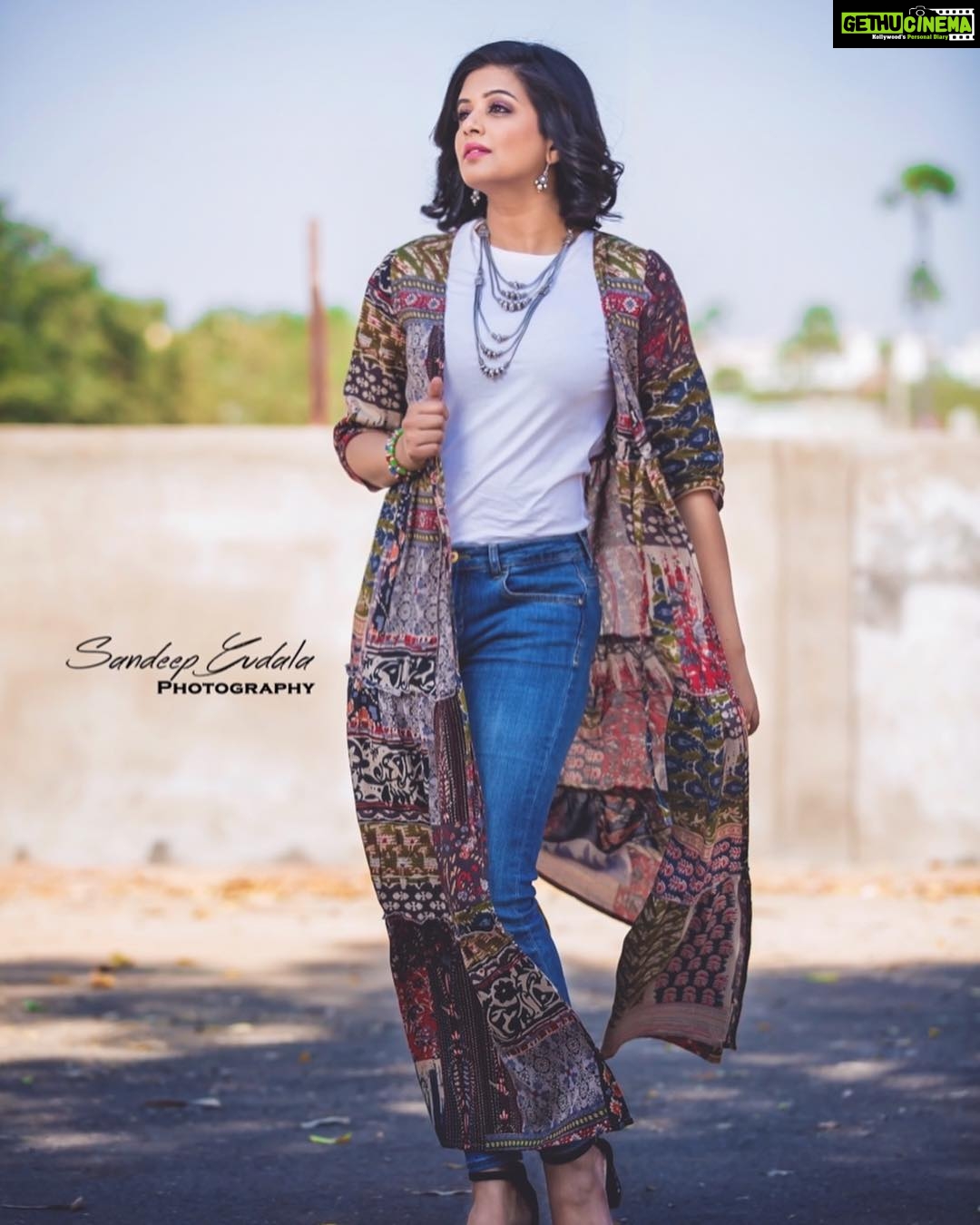 Priyamani Instagram - Wearing this super awesome patchwork cape jacket by @poshaffair.co ,tshirt and jeans by @zara !! Styled by my one and only louuuuu @mehekshetty ❤️❤️❤️❤️This gorgeous jewellery set by @bandhanemporio !! Pictures courtesy the awesome @sandeepgudalaphotography ❤️❤️❤️ makeup and hairstyle by my favourites @pradeep_makeup and @shobhahawale !! #dheejodi #etv #dontmiss #