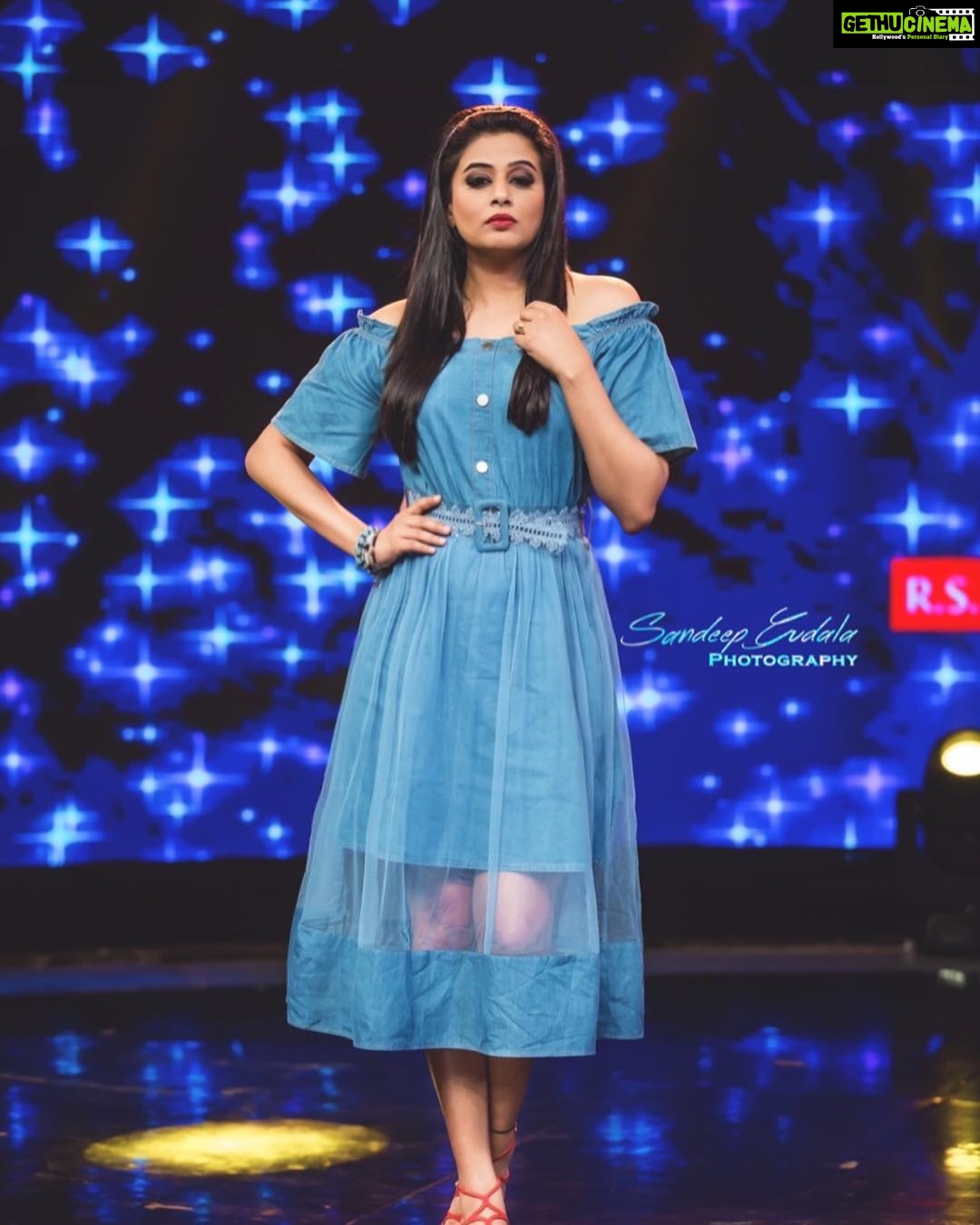 Priyamani Instagram - Wearing this super cute denim dress by @luluandskyofficial !! Styled by my one and only louuuu @mehekshetty ❤️❤️❤️ makeup and hair by my favourites @pradeep_makeup and @shobhahawale ❤️❤️ pictures courtesy the multi talented @sandeepgudalaphotography 🤗🤗🤗.. #dheejodi #etv #denimdress #mylovefordenims Hyderabad