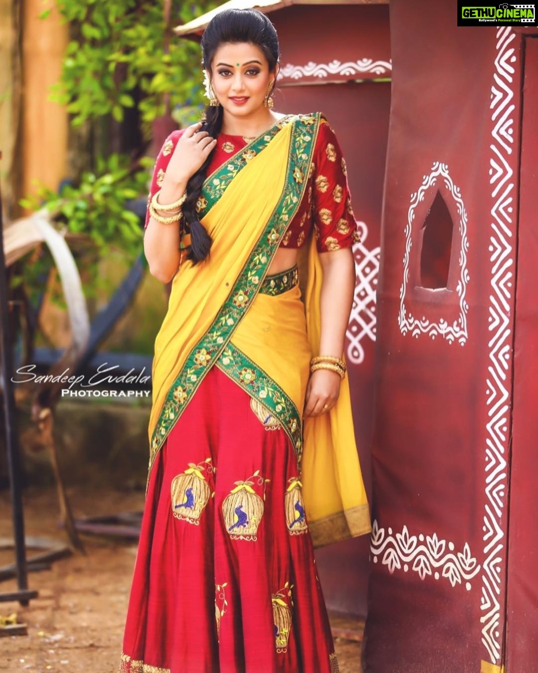 Priyamani Instagram - Wearing this gorgeous half saree by @sirishareddyofficial and styled by my one true louuuuu @mehekshetty ❤️❤️❤️!! Beautiful jewellery courtesy @bandhanemporio ❤️..Pictures courtesy the talented @sandeepgudalaphotography ... Priyamani Instagram - Wearing this gorgeous half saree by @sirishareddyofficial and styled by my one true louuuuu @mehekshetty ❤️❤️❤️!! Beautiful jewellery courtesy @bandhanemporio ❤️..Pictures courtesy the talented @sandeepgudalaphotography ...