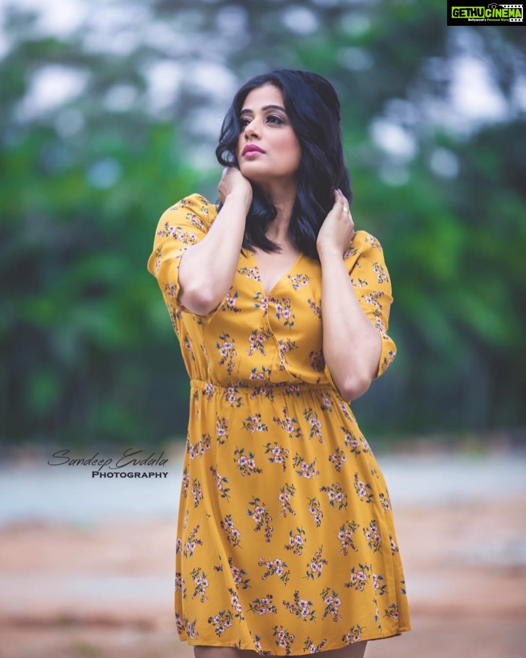 Priyamani Instagram - My louuuuu @mehekshetty what will I do without you and your impeccable sense to style me sooo well!!! ❤️❤️❤️❤️ love you sooooooooo much!!😘❤️ thank you for this super cute dress from @hm !! Picture courtesy the super talented @sandeepgudalaphotography ❤️ !! Makeup and hairstyle by my favourites @pradeep_makeup and @shobhahawale !! Dont miss today’s episode with the multi talented actor #Ali sir a.k.a my GOPI!!! #dheejodi #etv #gopi #funepisode #dontmissit #