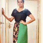 Priyamani Instagram - Thank you my louuuuu @mehekshetty for styling me in this skirt and top by @sheinofficial and @hm !!! Makeup and hairstyle by @pradeep_makeup and @shobhahawale #gogreen #halfandhalf #funepisode #dheejodi #etv #