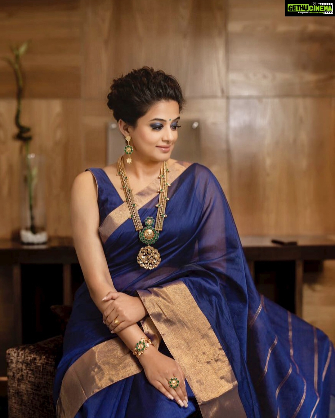 Priyamani Instagram - Thank u @meghanaalluri for being my knight in shining armour and coming up with this stellar look the last minute...thank you for styling me this gorgeous royal blue uppada silk saree... accessories courtesy @suhanipittie .. picture courtesy @karteeksivagouni .. makeup and hairstyle by my fabulous and favourites @pradeep_makeup and @shobhahawale ..#jiofilmfareawards #yestheresanosmokingsignattheback #noidontcare #