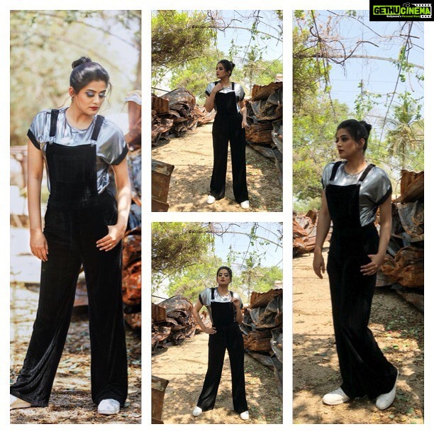 Priyamani Instagram - My louuuu is the bestesttttttt @mehekshetty ❤️❤️ thank you for styling me in the metallic tshirt form @romwe_fashion and corduroy dungarees by @sheinofficial !! Picture courtesy @sandeepgudalaphotography !! Makeup and hairstyle by my favourites @pradeep_makeup and @shobhahawale #dhee10 #etv #dontmissit #lovemyjob #