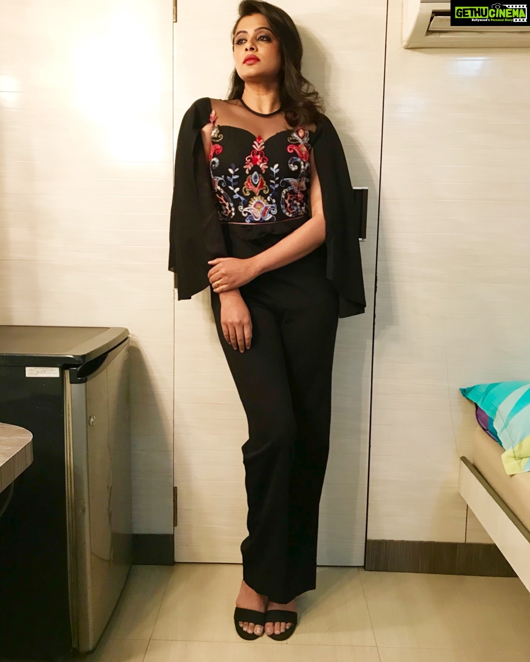 Priyamani Instagram - All hail my louuuuuuuliness @mehekshetty for styling me soooo well in this cape sleeves embroidered jumpsuit by @sheinofficial !!! Picture courtesy @sandeepgudalaphotography !! Makeup and hairstyle by @maheshdoiphode91 and @shobhahawale !!❤️ #dhee10 #wildcard #nailbiting #whosgonnawin #dontmissit #etv #