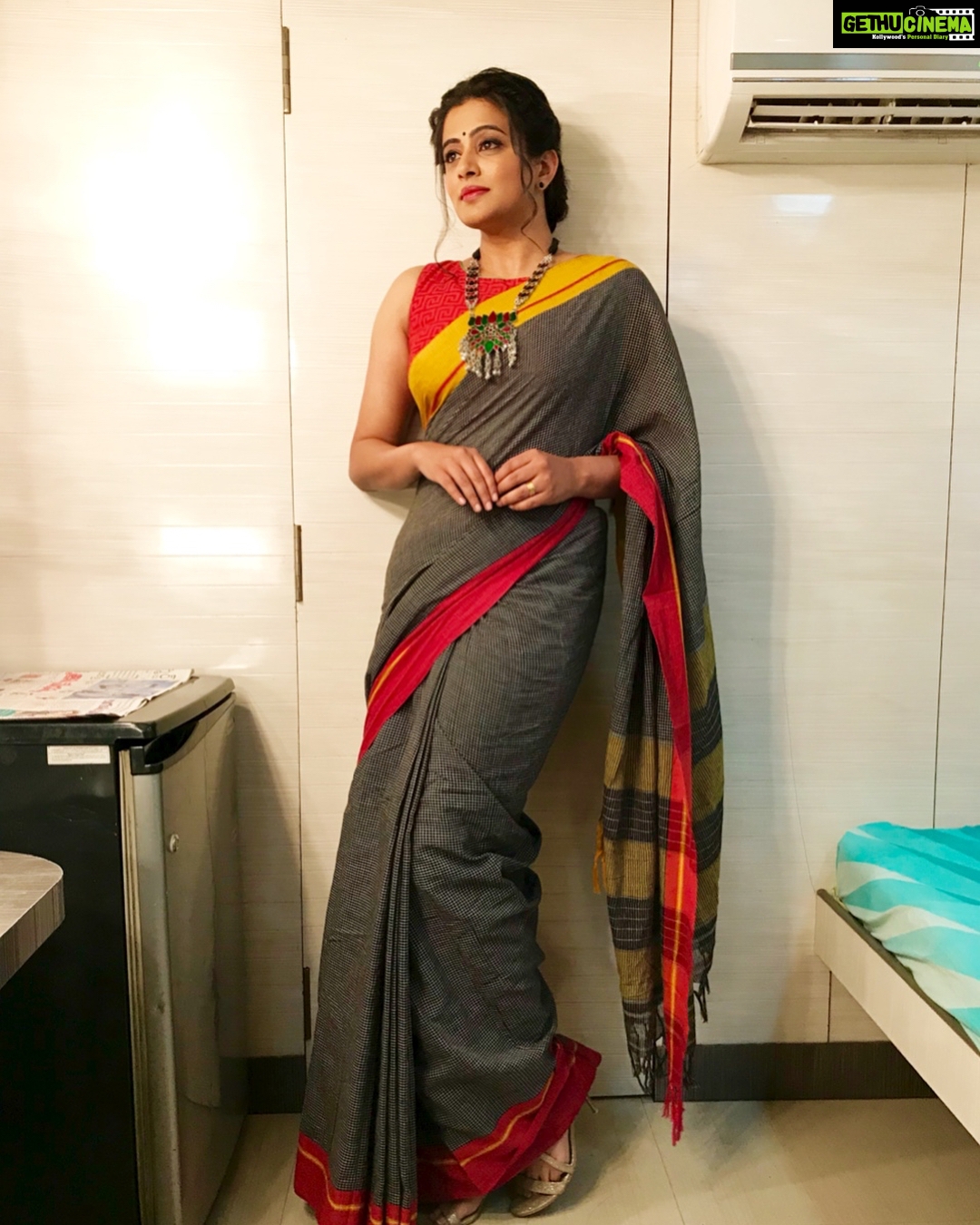 Priyamani Instagram - “Don’t change to fit the fashion...change the fashion to fit you “..there’s nothing more elegant than a woman in a saree..thank you my louuuuu @mehekshetty for styling me so elegantly in this gorgeous saree by @ajiolife and this beautiful neck piece also by @ajiolife !!😘❤️.. picture courtesy @sandeepgudalaphotography ❤️.. makeup and hairstyle by @maheshdoiphode91 and @shobhahawale 😘!! #dhee10 #etv #funfilledepisode #