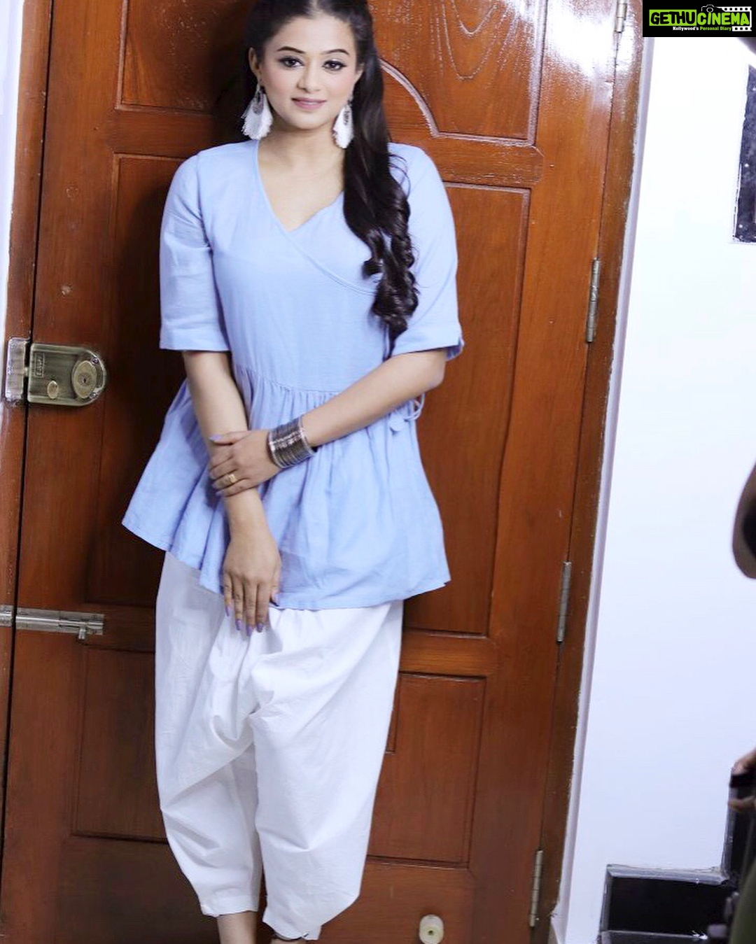 Priyamani Instagram - Thank u my darling @incharaa_suresh for styling me in this indo western outfit by @myprojecteve for the press launch of my Kannada movie Dwaja!! Thank u @deeeeeeepthi ❤️❤️❤️ @ydu__makeup ..I love you !!😘 #loveit #lovethem #cuties # Bangalore, India