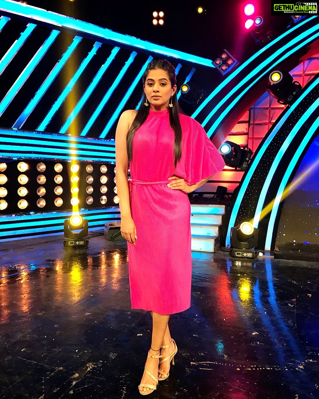 Priyamani Instagram - Pink is not just a colour.....it’s an “attitude”...thank u sooo much my louuu @mehekshetty for styling me this gorgeous dress by @koovsfashion ..earrings courtesy @bewitchbijoux ..picture courtesy @sandeepgudalaphotography ..makeup and hairstyle by my personal favourites @pradeep_makeup and @shobhahawale ❤️❤️.. #dhee10 #etv #dontmissit #funfunfun #