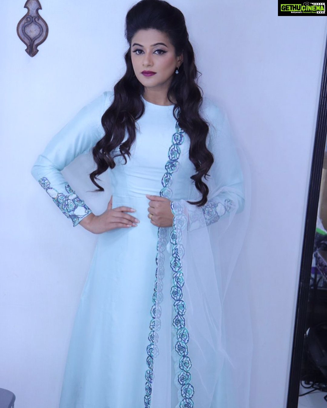 Priyamani Instagram - Thank u my louuuu @mehekshetty for styling me this gorgeous mint green outfit by @pratibha25 !!! @ydu__makeup u beauty!! Thank u for making me look beautiful!! Hairstyle by @arunhairstylist 😘 #burgandylips #newfoundlove #zeetamil #dancejodidance2