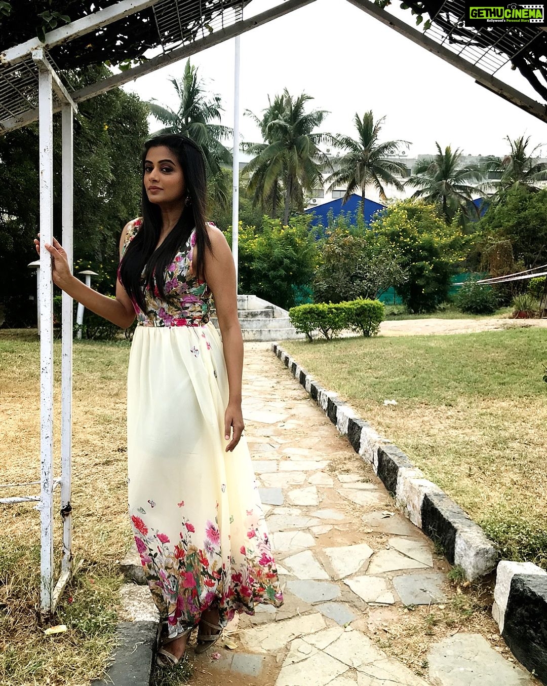 Priyamani Instagram - Thank u my @mehekshetty for this super cute dress by @luluandskyofficial !!pic courtesy @sandeepgudalaphotography!!makeup and hairstyle by @maheshdoiphode91 and @shobhahawale !! #ladiesoflulu#lululove #lovemyjob #dhee10 #Etv