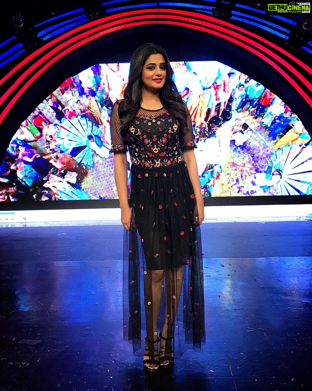 Priyamani Instagram - What will I do without you my louuuuu @mehekshetty !!!❤️ thank u for styling me in this super cute dress by @koovsfashion !!pic courtesy @sandeepgudalaphotography !!makeup and hairstyle by @maheshdoiphode91 and @shobhahawale !!❤️ #dhee10 #etv #
