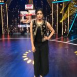 Priyamani Instagram – Thank u my louuuu @mehekshetty for styling me in this awesome ensemble by @zara !!#dancejodidance #zeetamil #