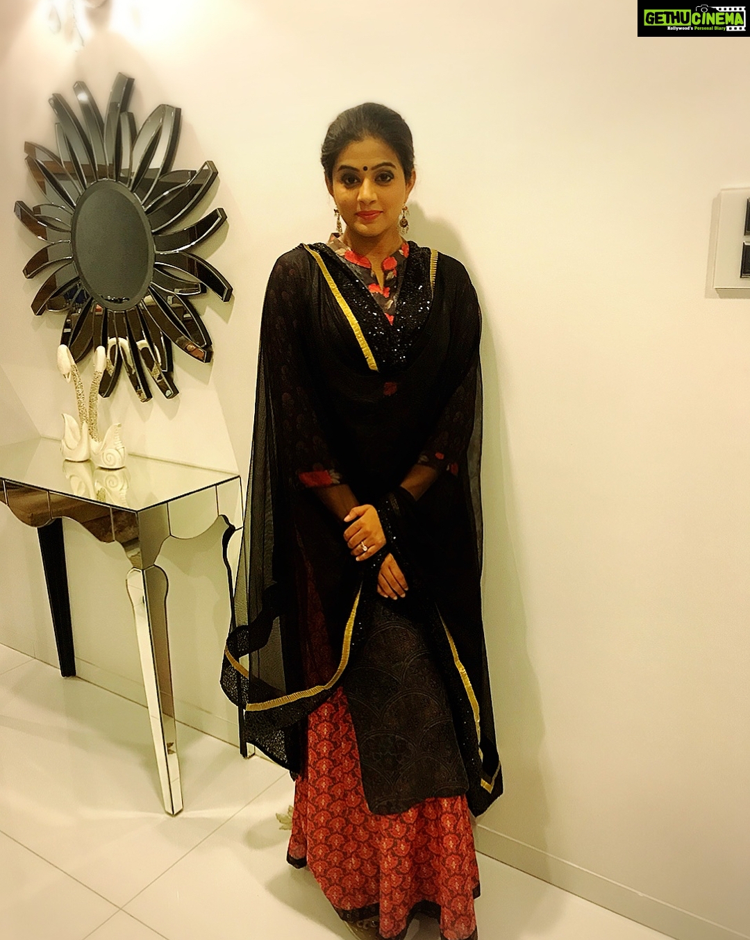 Priyamani Instagram - Thank u so much my louuuu @mehekshetty for styling me in this lovely @label_anisha_borkar ensemble!! #weddingfun #greatnight #love