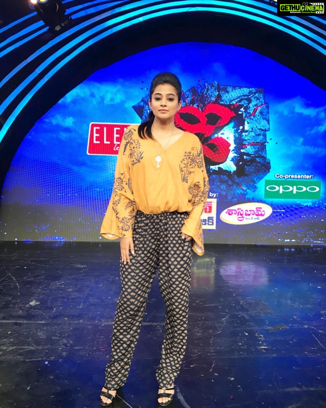 Priyamani Instagram - Thank u my louuuuu @mehekshetty for styling me in this awesome jumpsuit by @vajor !!pic courtesy @sandeepgudalaphotography !!makeup and hairstyle by my personal favourites @pradeep_makeup and @shobhahawale !!#dhee10 #etv #lovemyjob #